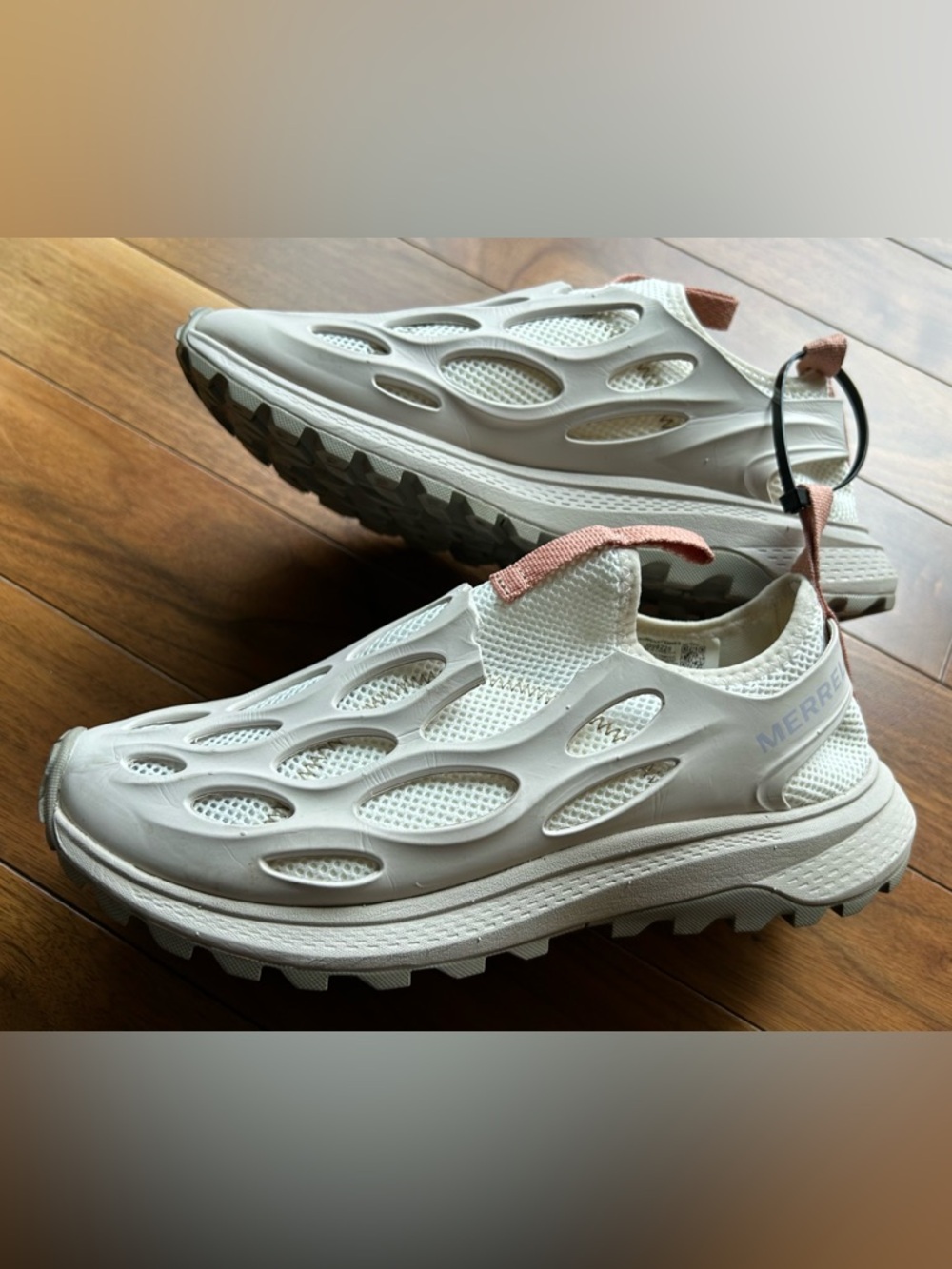 Merrell Slip-On Mesh Trail Sneakers in Cream with Pink Pull Tabs Size 8 women’s